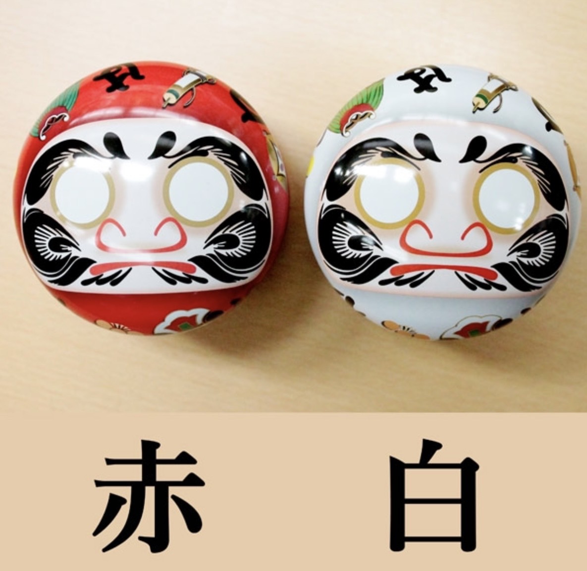 茶筒缶　ダルマ白　目玉シール付き　152
